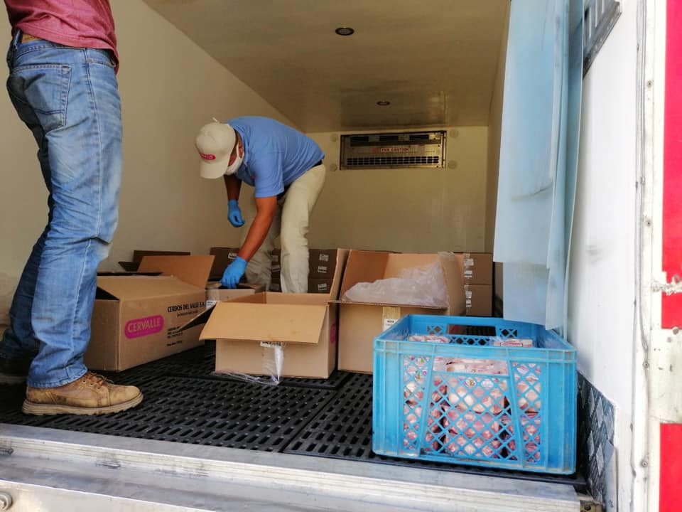 CERVALLE Y LA FAMILIA GARCIA DESDE CALI DONAN CARNES PARA LAS FAMILIAS SAMANE�AS