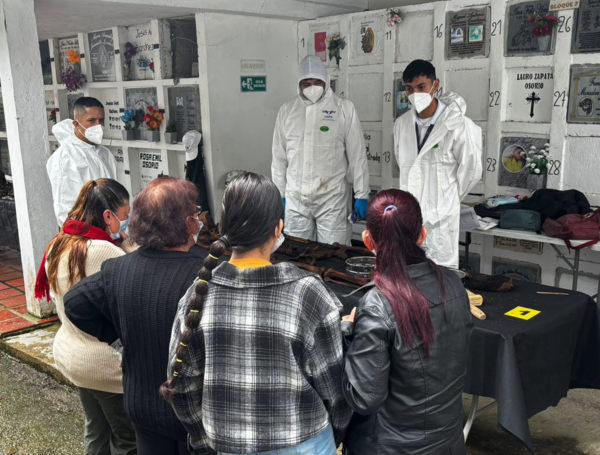 HISTORIAS DE GUERRA: EL RASTRO CRIMINAL DE DESAPARICI�N AL INTERIOR DEL CEMENTERIO DE SAMAN� (CALDAS)