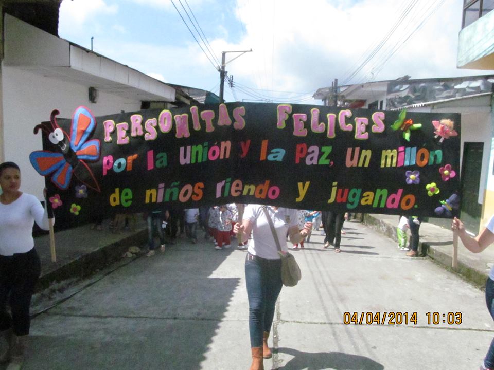 UN DESFILE INAUGURO EL MES DE LA NI�EZ EN SAMAN�