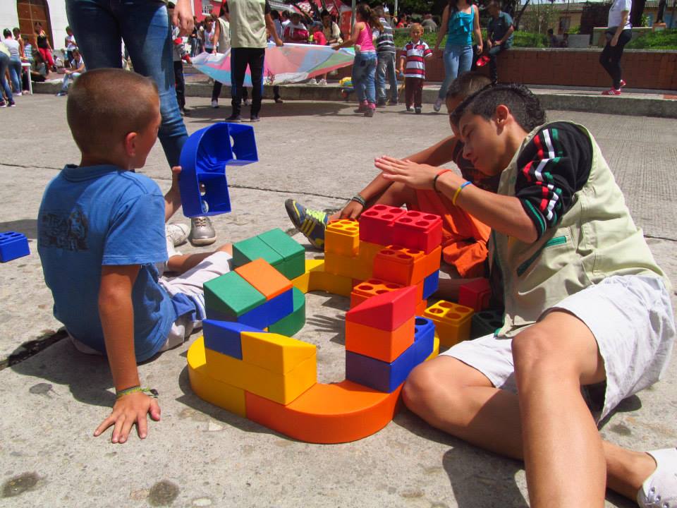 EL PARQUE CENTRAL DE SAMAN� FUE UN TERRITORIO DE JUEGO 